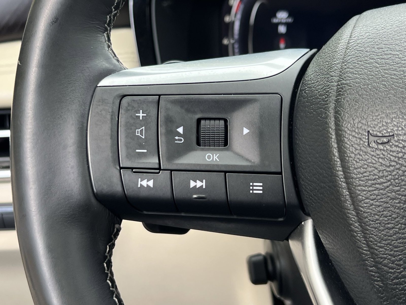 Used 2023 INFINITI QX60 Sensory AWD/4WD image 30