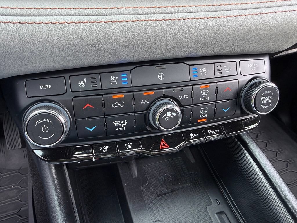 Used 2022 Dodge Durango R/T w/ Blacktop Package AWD/4WD image 48