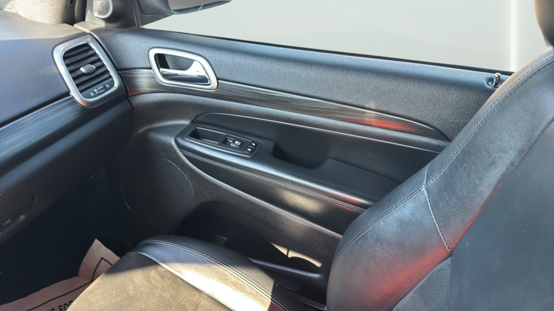 Used 2019 Jeep Grand Cherokee Altitude RWD image 17