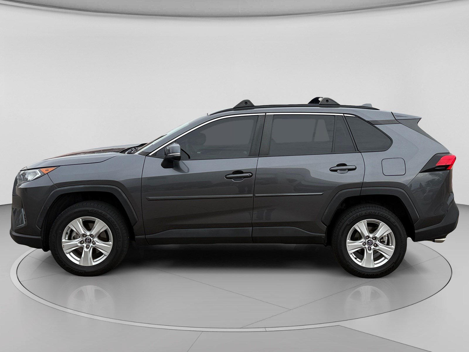 Used 2021 Toyota RAV4 XLE AWD/4WD image 2
