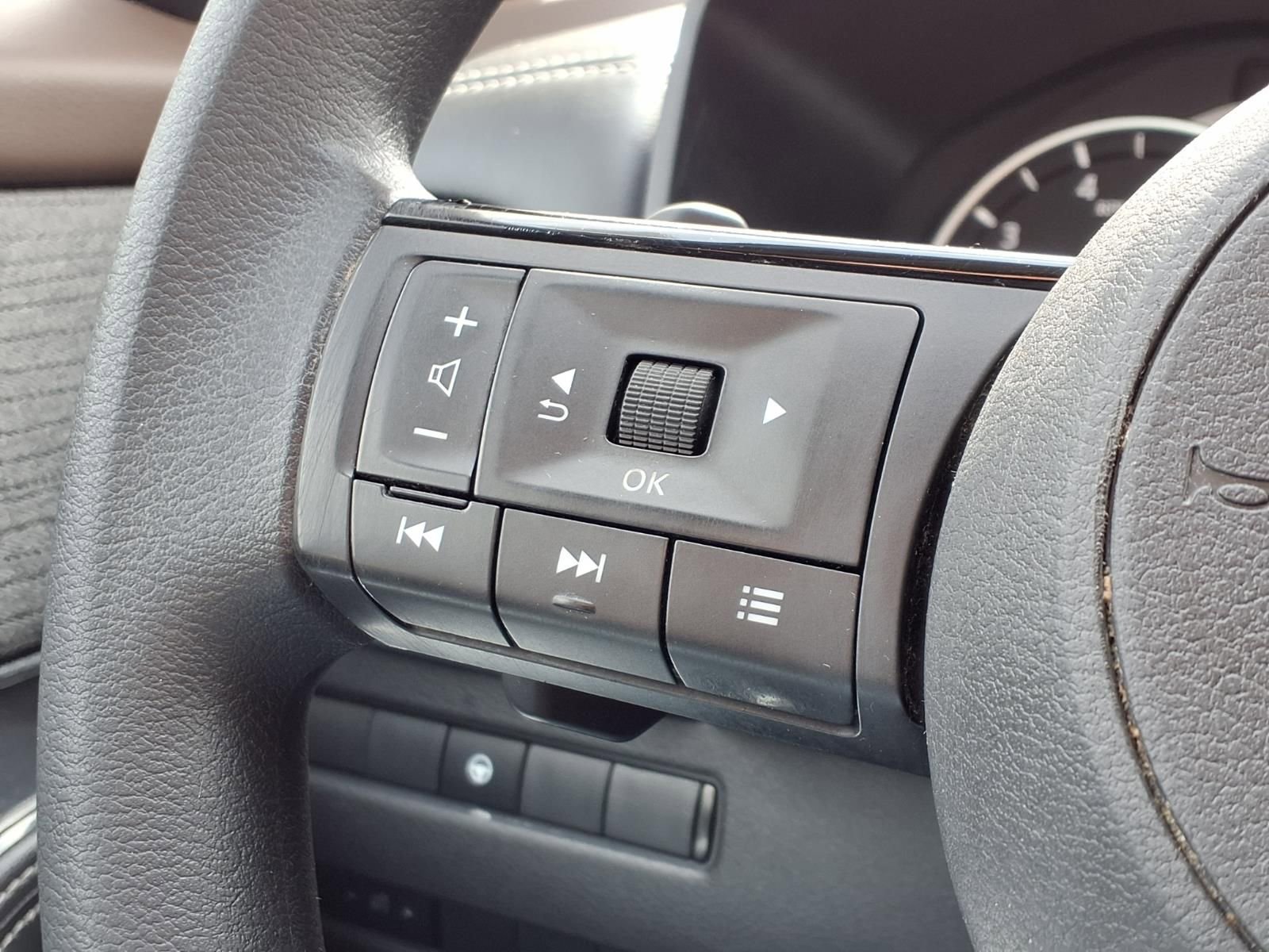 Used 2022 Nissan Rogue SV image 22