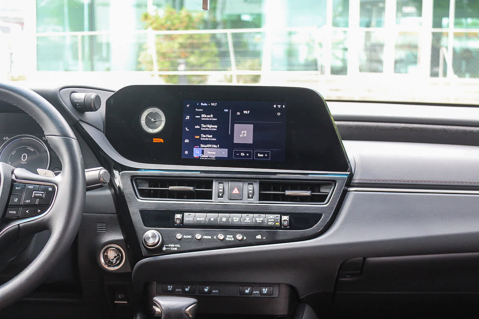 Used 2025 Lexus ES 300h w/ Premium Package image 19