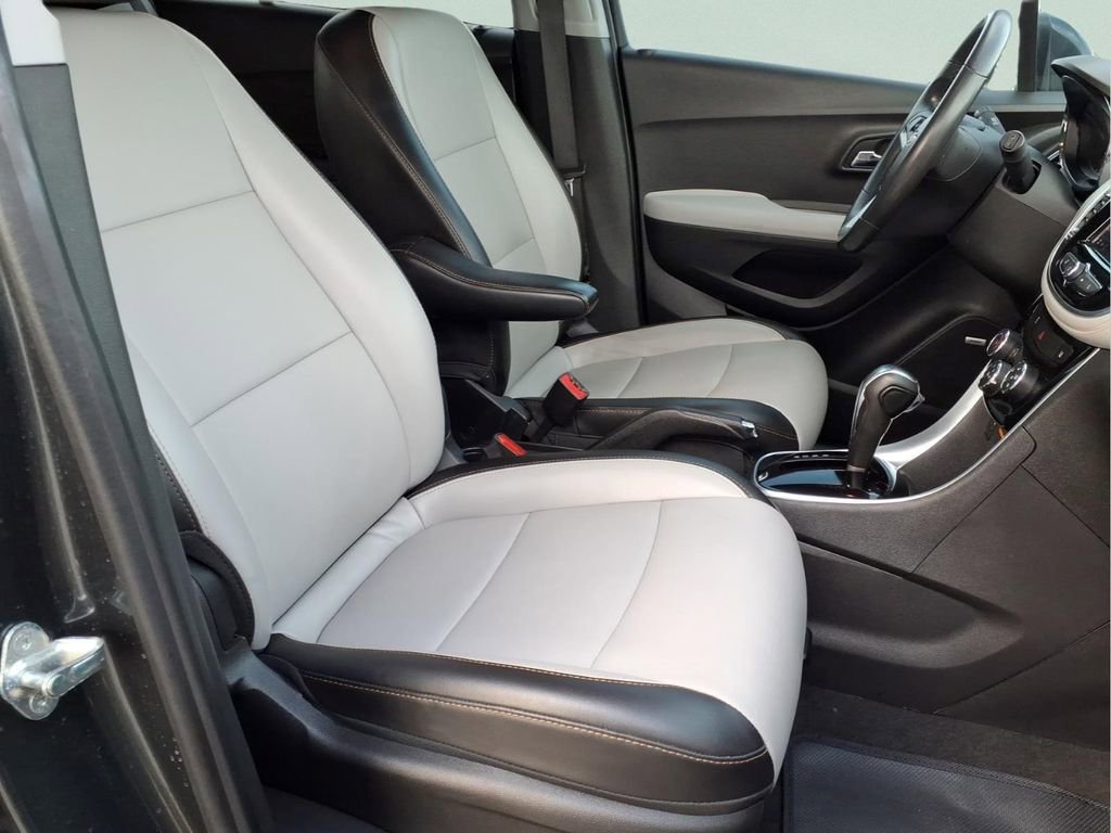 Used 2020 Chevrolet Trax Premier w/ LPO, Cargo Package AWD/4WD image 16