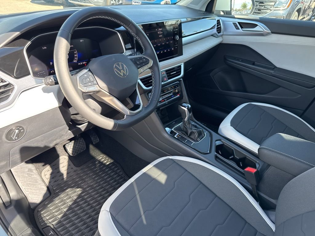 New 2025 Volkswagen Taos SE image 10