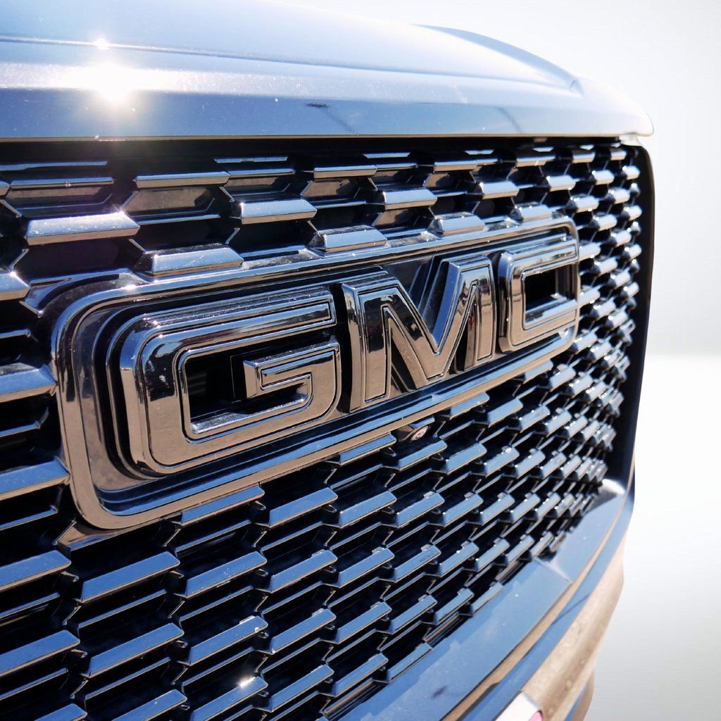 Used 2023 GMC Yukon XL Denali image 11