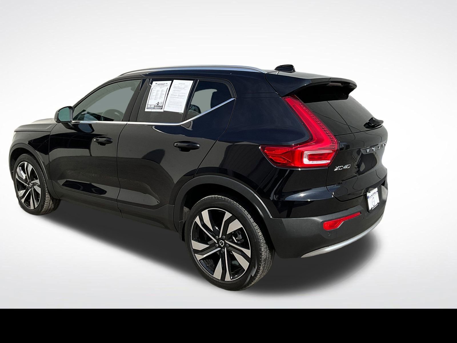 Certified 2023 Volvo XC40 B5 Plus w/ Driver Assist Package AWD/4WD image 13