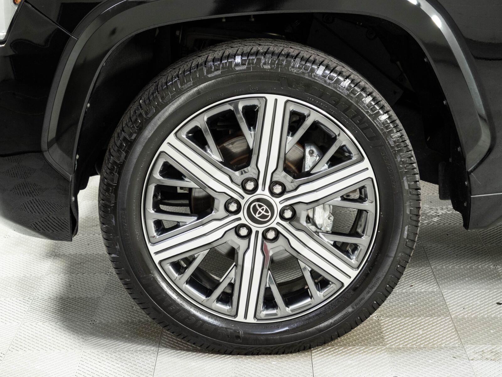 Used 2023 Toyota Sequoia Platinum AWD/4WD image 36