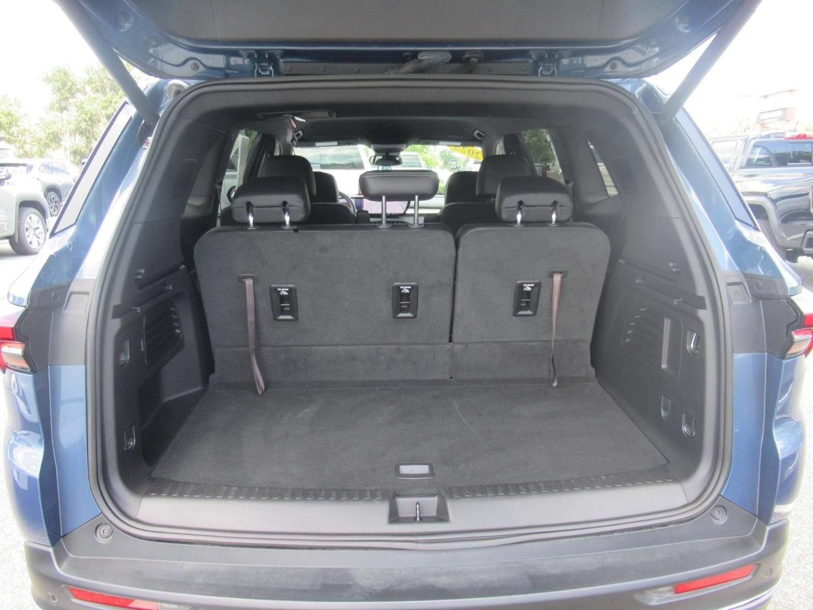 Used 2025 Buick Enclave Preferred AWD/4WD image 37