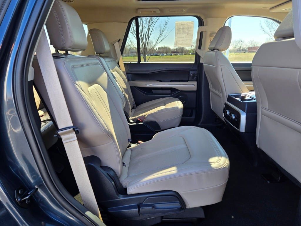 Used 2024 Ford Expedition Limited image 12
