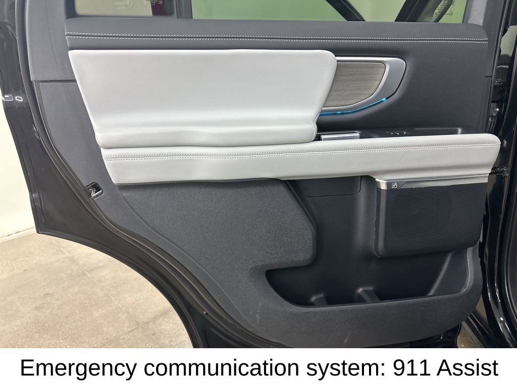 Used 2025 Ford Expedition Platinum image 31