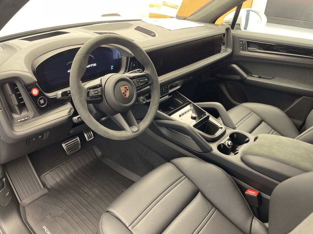 New 2026 Porsche Cayenne GTS image 4