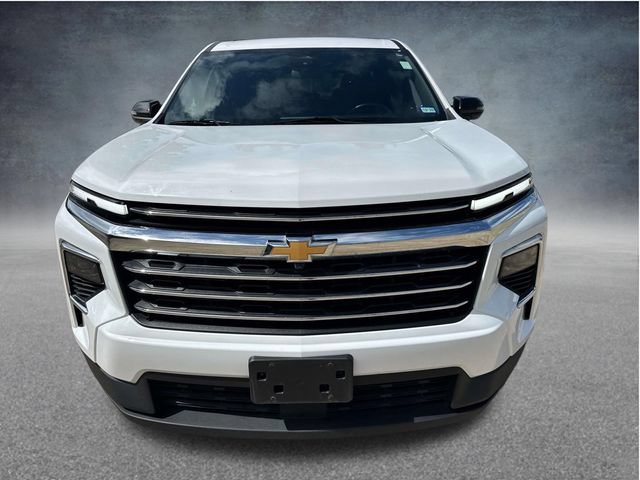 Used 2024 Chevrolet Traverse LT FWD image 2