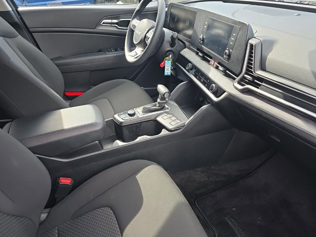 Used 2024 Kia Sportage LX image 15