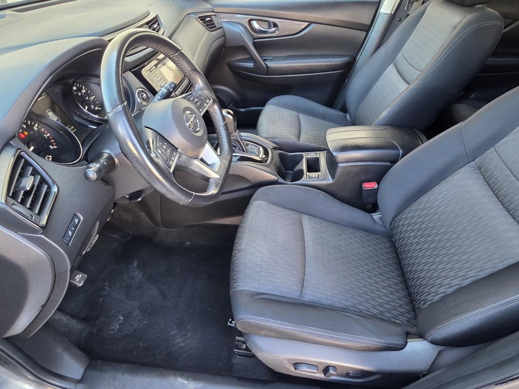 Used 2017 Nissan Rogue SV AWD/4WD image 7