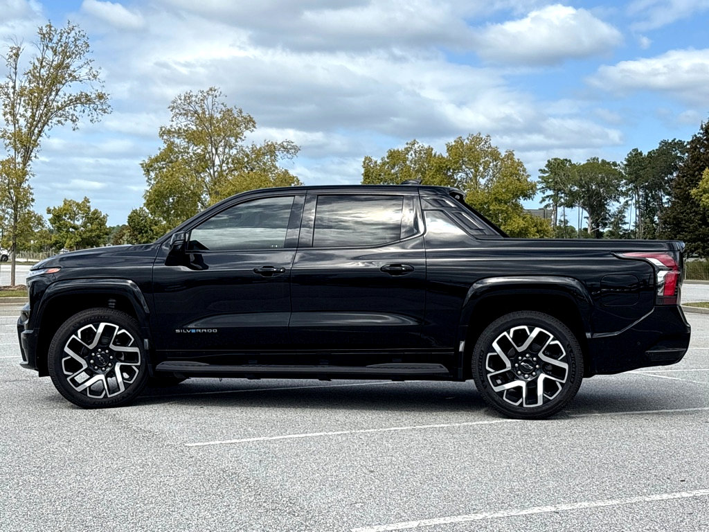 New 2024 Chevrolet Silverado EV RST w/ LPO, Utility Wall Package image 32