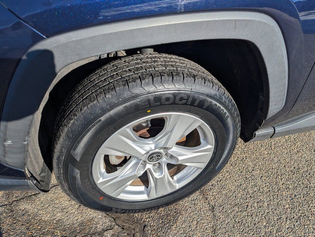 Used 2021 Toyota RAV4 XLE image 12