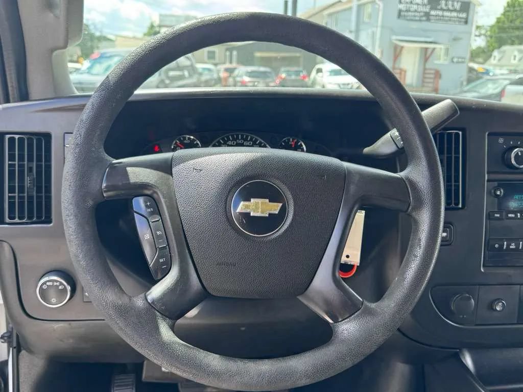 Used 2016 Chevrolet Express 2500 RWD image 18