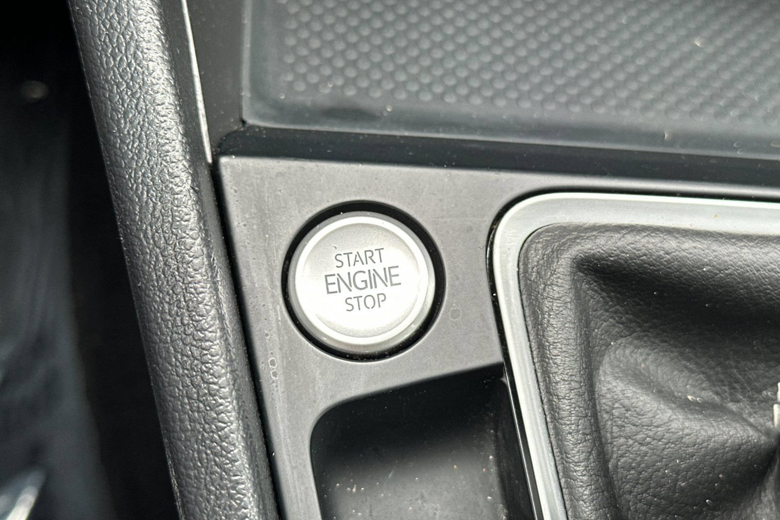 Used 2024 Volkswagen Jetta SE FWD image 23