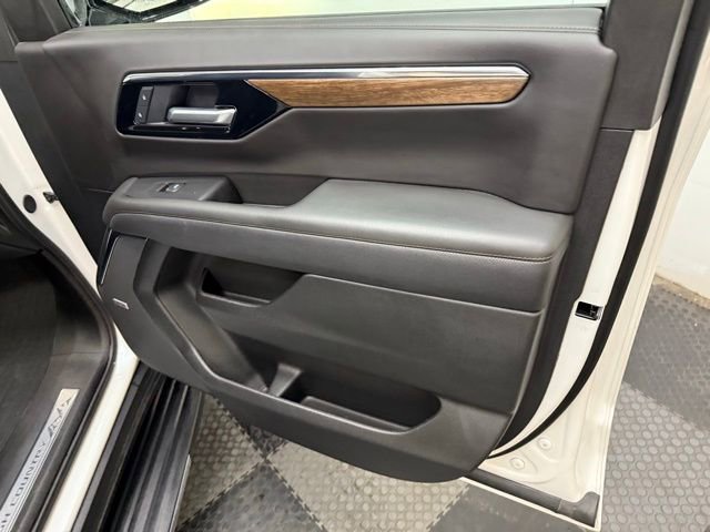 Used 2025 Chevrolet Suburban High Country w/ Sun And Tow Package image 35