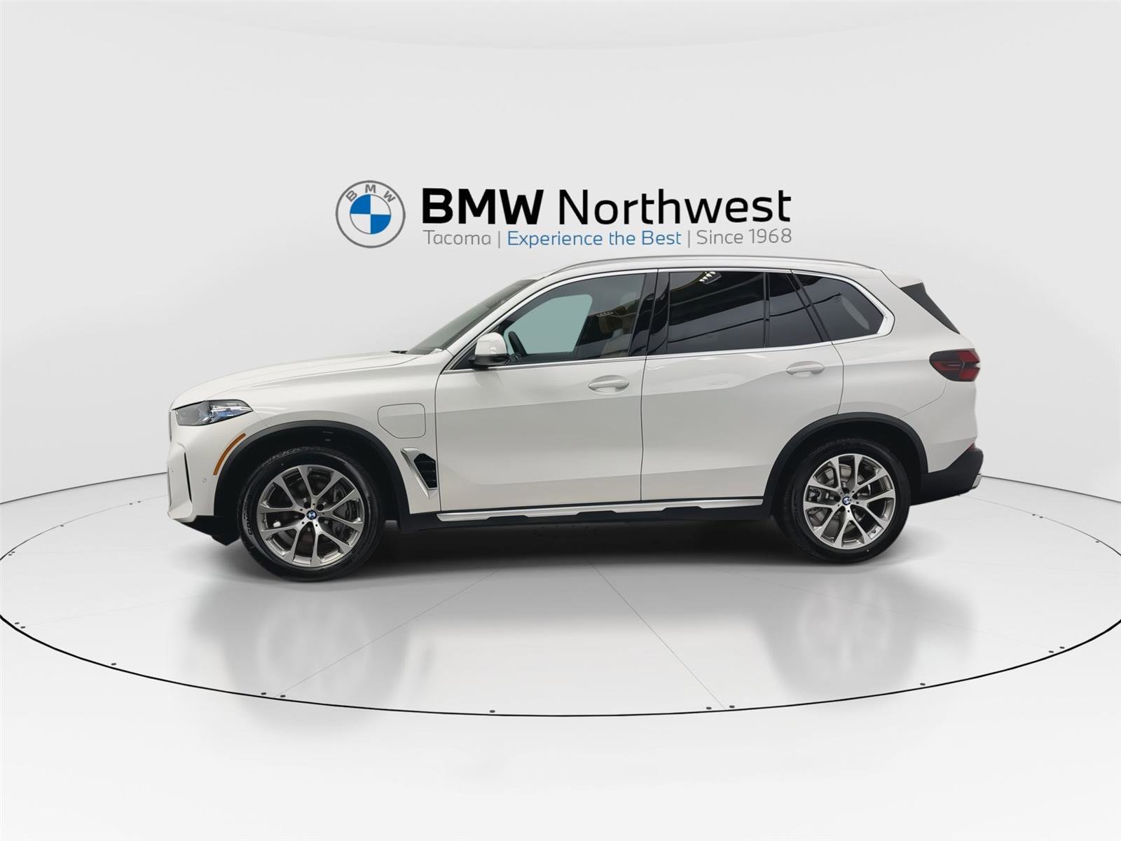 New 2026 BMW X5 xDrive50e w/ Executive Package image 10