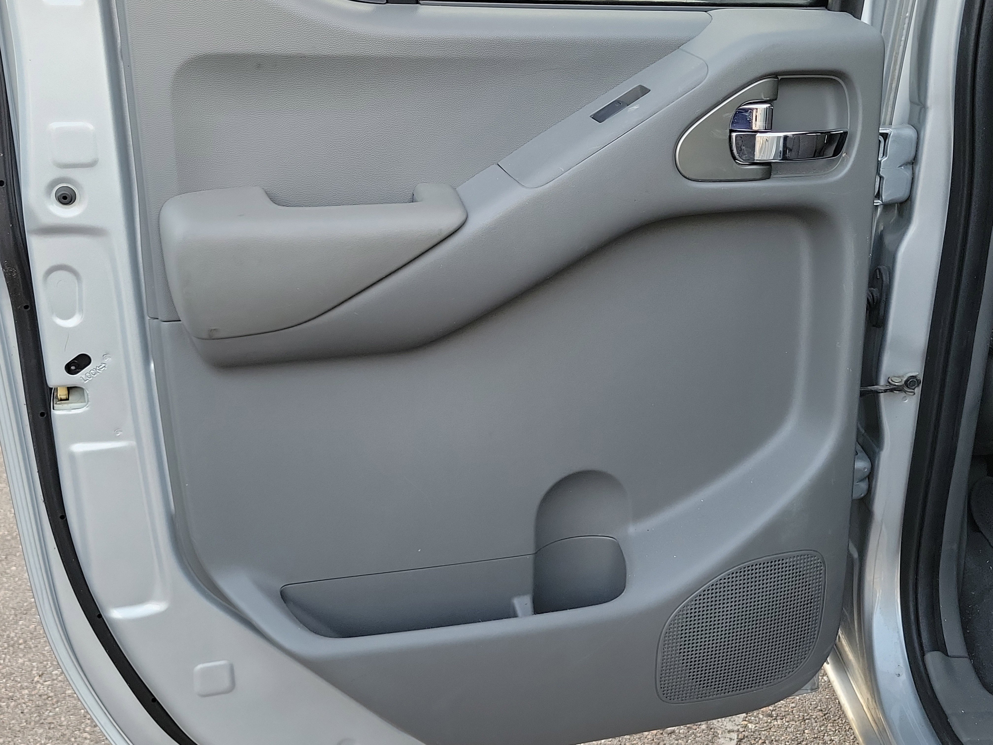 Used 2019 Nissan Frontier SV image 14