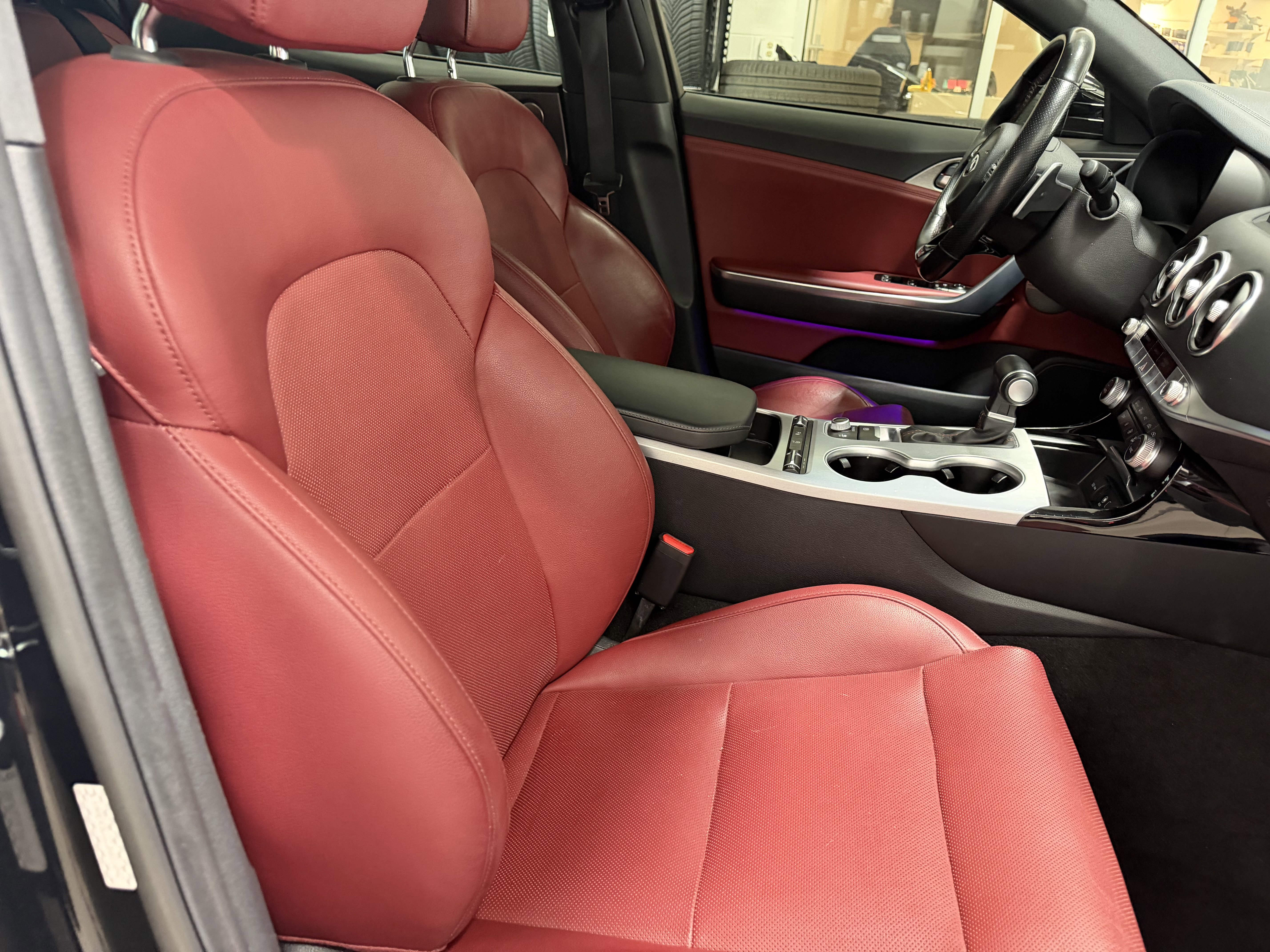 Used 2018 Kia Stinger GT1 RWD image 25