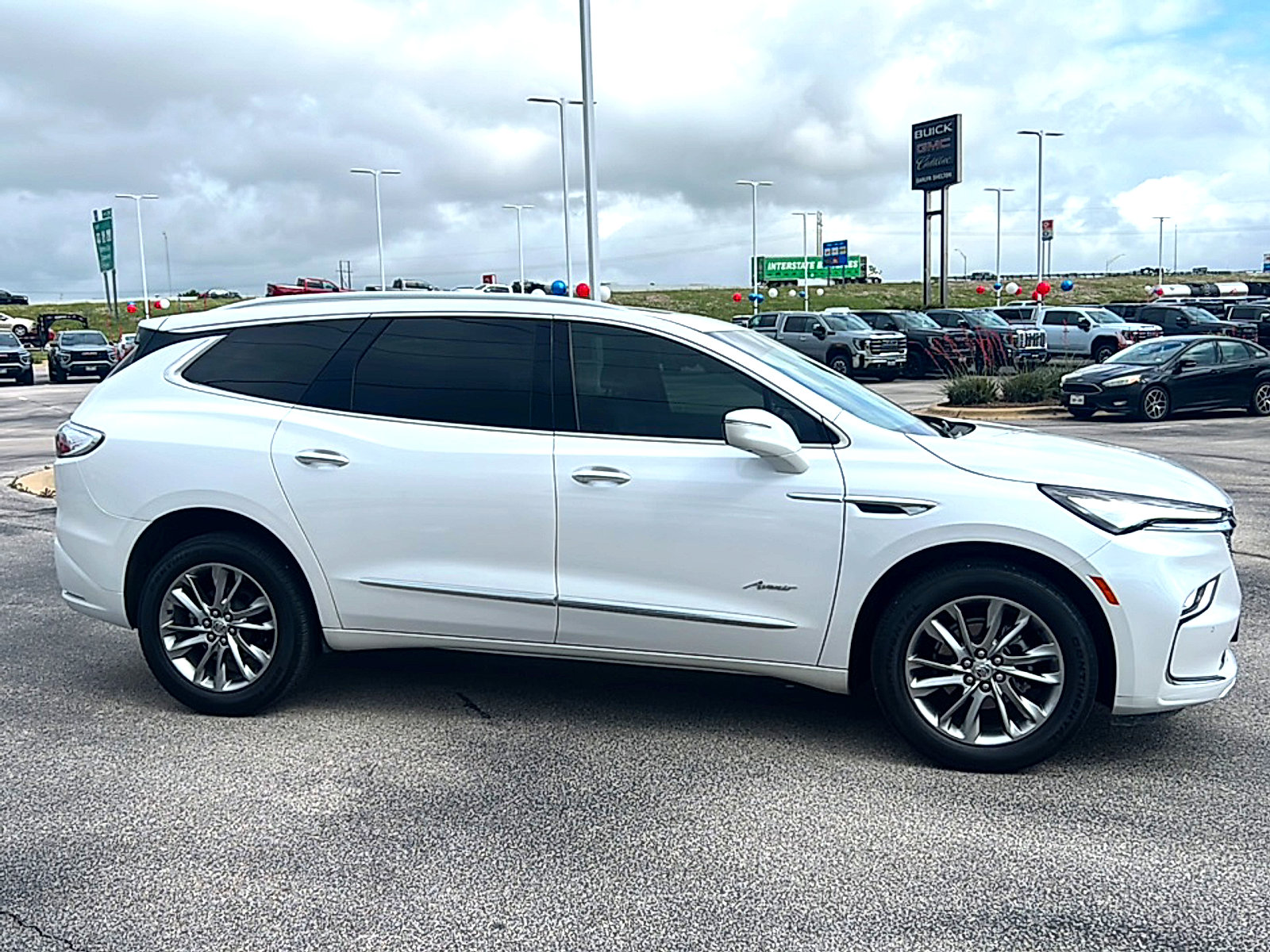 Used 2024 Buick Enclave Avenir image 5