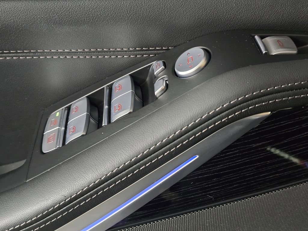 Certified 2024 BMW X7 M60i w/ Executive Package image 18