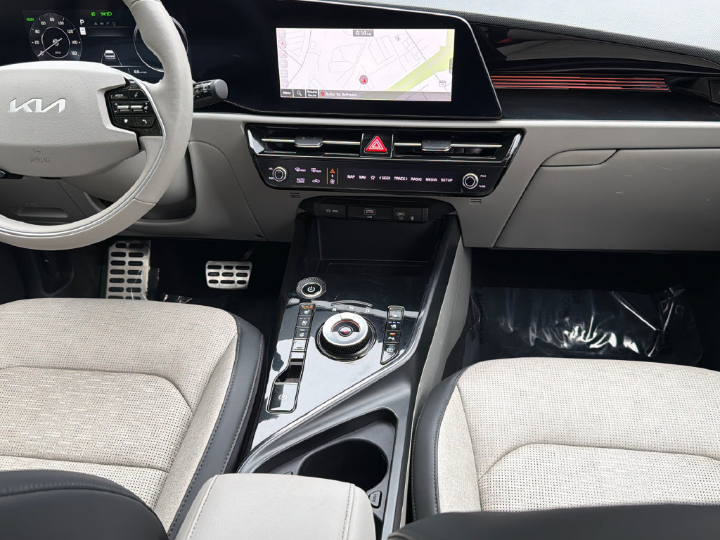 Certified 2024 Kia Niro Wave w/ Wave Preserve Package FWD image 14