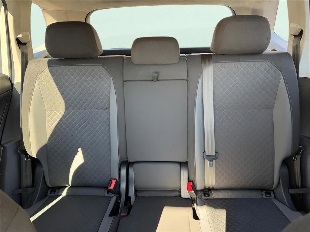 Used 2018 Volkswagen Tiguan S image 18