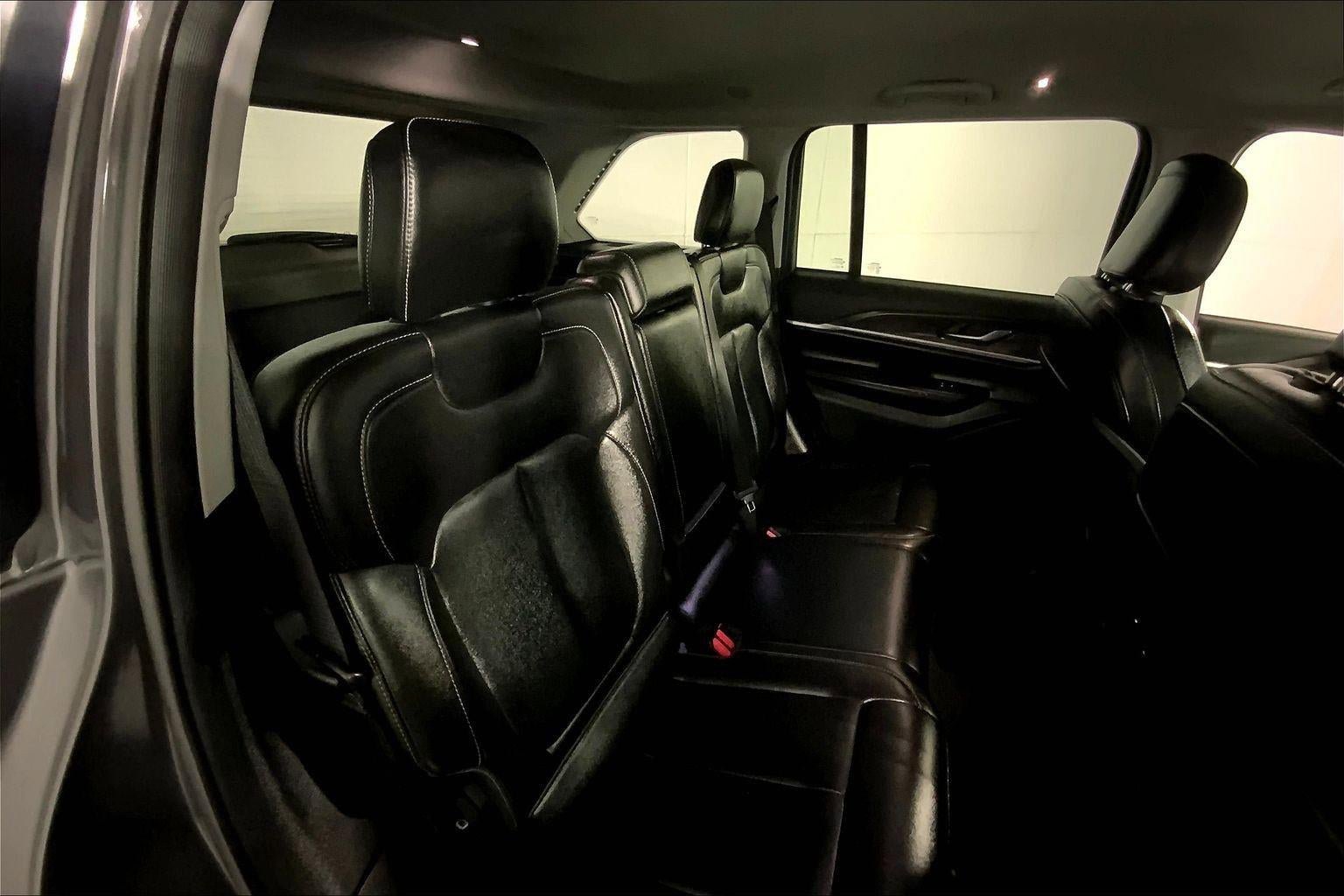 Used 2023 Jeep Grand Cherokee Limited AWD/4WD image 23