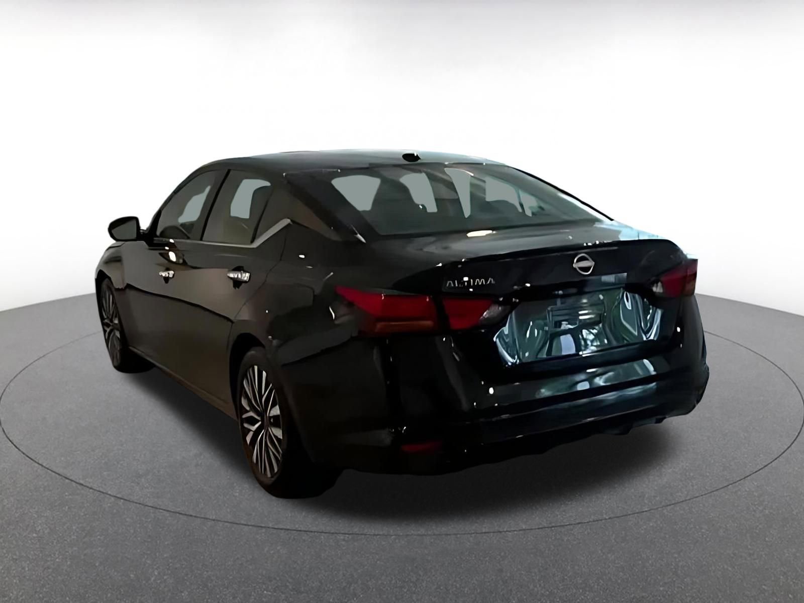 Used 2024 Nissan Altima 2.5 SV FWD image 8