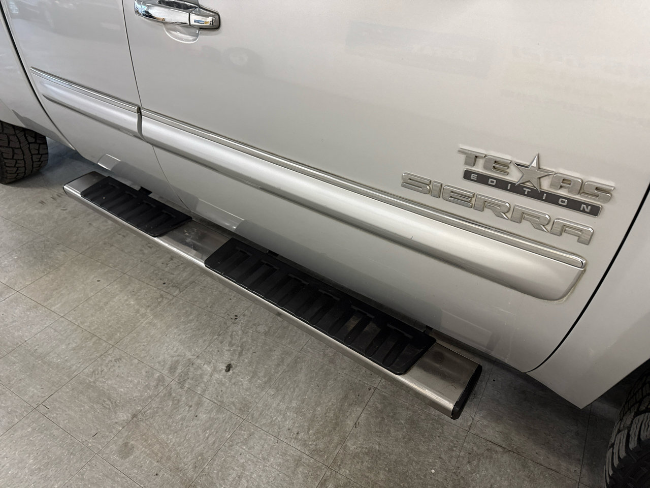 Used 2010 GMC Sierra 1500 SLE w/ Texas Edition image 70