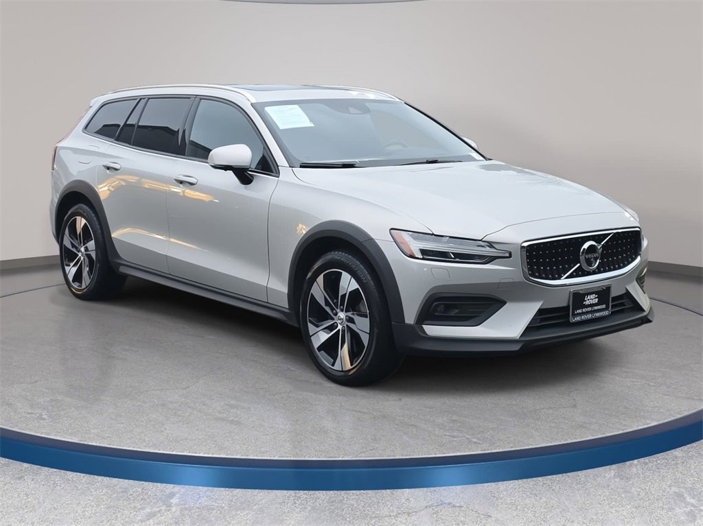 Used 2020 Volvo V60 T5 Cross Country image 4