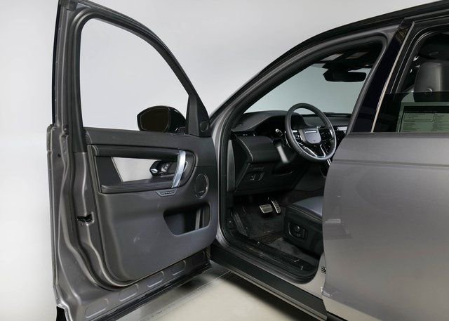 Used 2025 Land Rover Discovery Sport Dynamic SE image 17