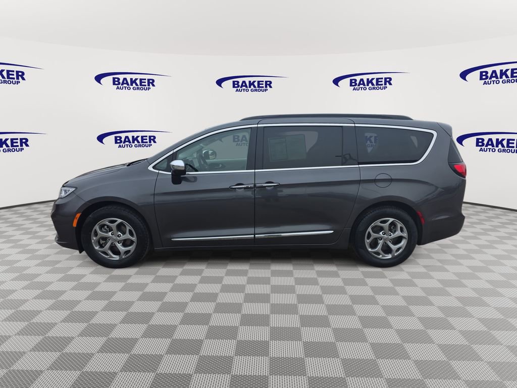Used 2023 Chrysler Pacifica Limited FWD image 8