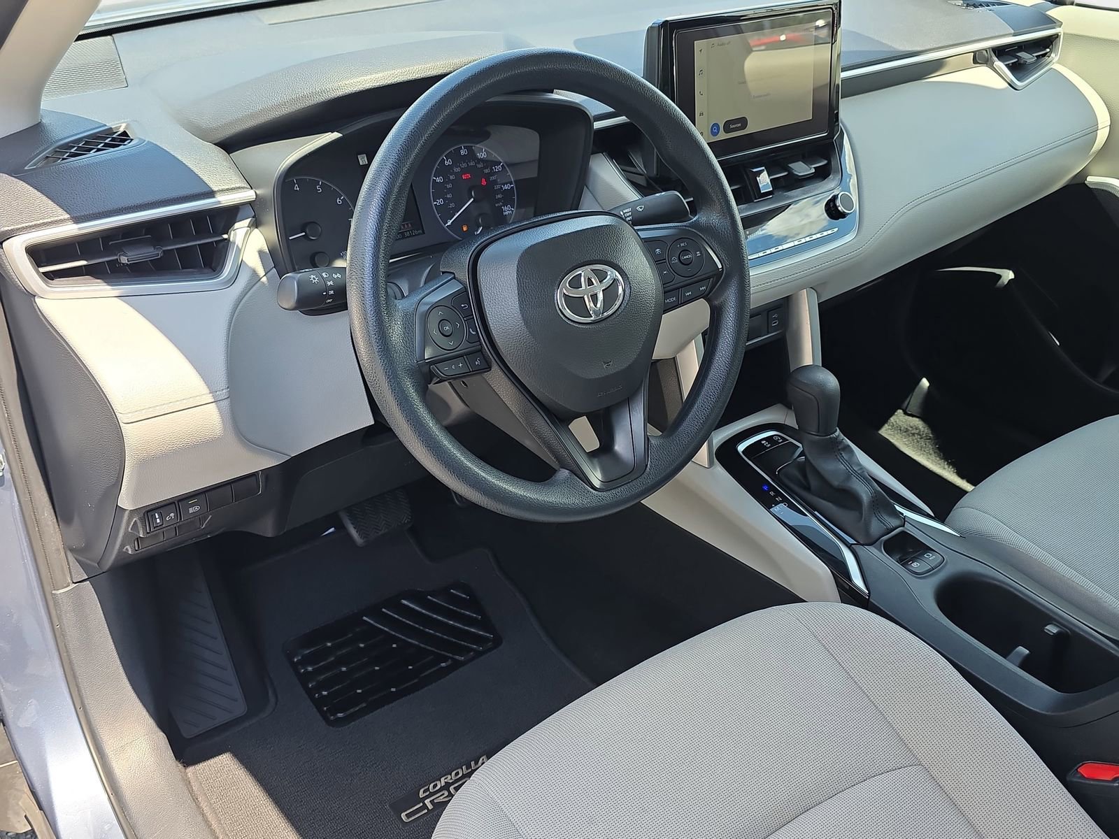 Used 2024 Toyota Corolla Cross L FWD image 15