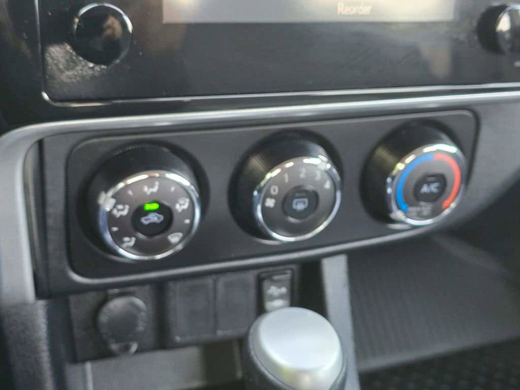 Used 2018 Toyota Corolla L FWD image 23