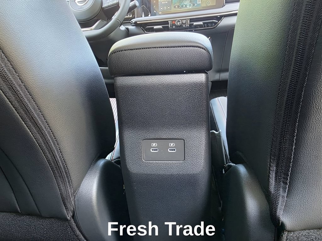 Used 2025 Nissan Kicks SR AWD/4WD image 23