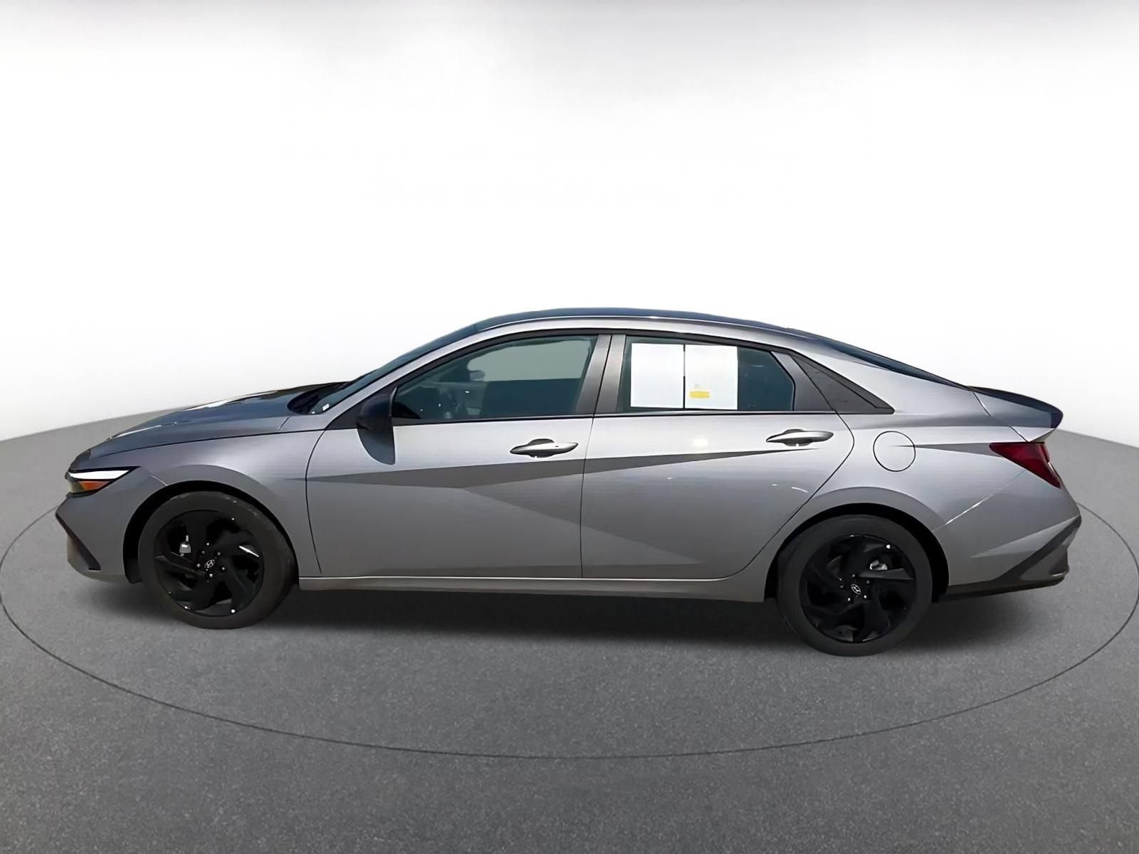 Used 2026 Hyundai Elantra Sport FWD image 9