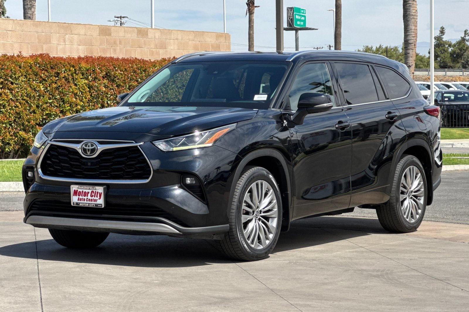 Used 2021 Toyota Highlander Platinum FWD image 8