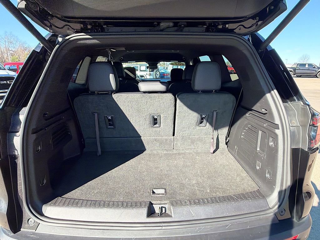 Used 2024 GMC Acadia Elevation image 11