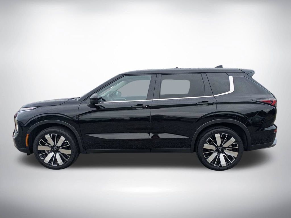 Used 2025 Mitsubishi Outlander SE FWD image 6