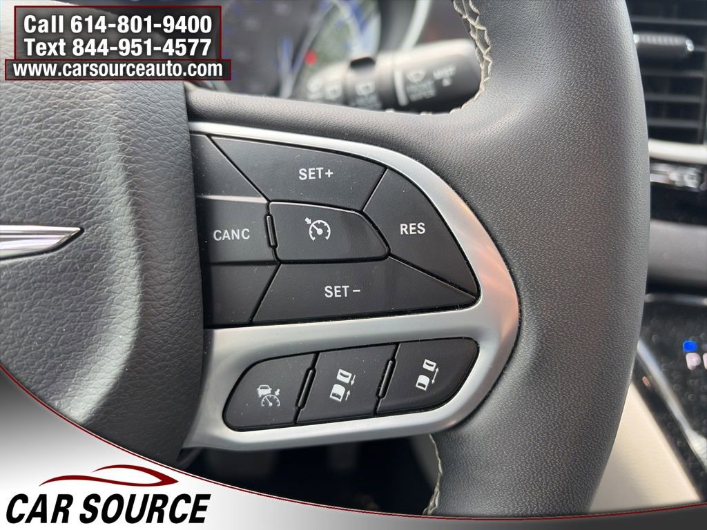 Used 2024 Chrysler Pacifica Touring-L FWD image 13