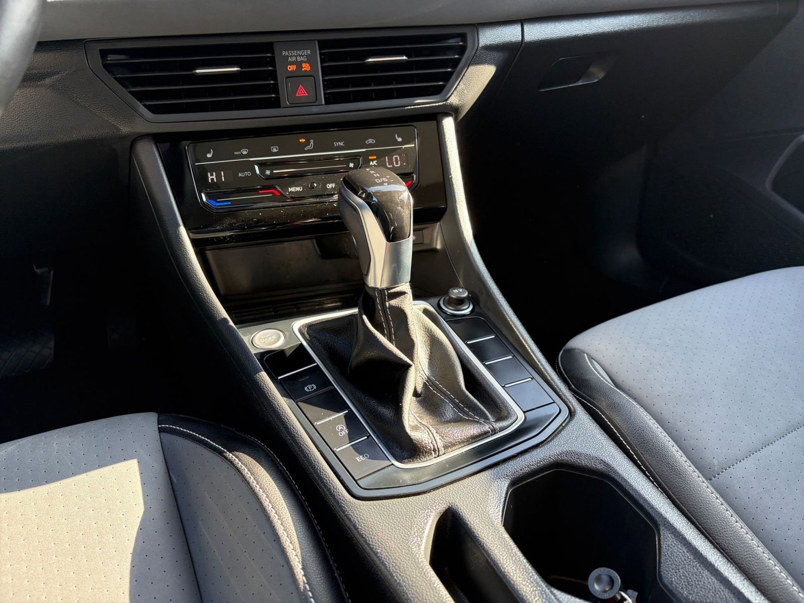 Used 2025 Volkswagen Jetta SE image 42