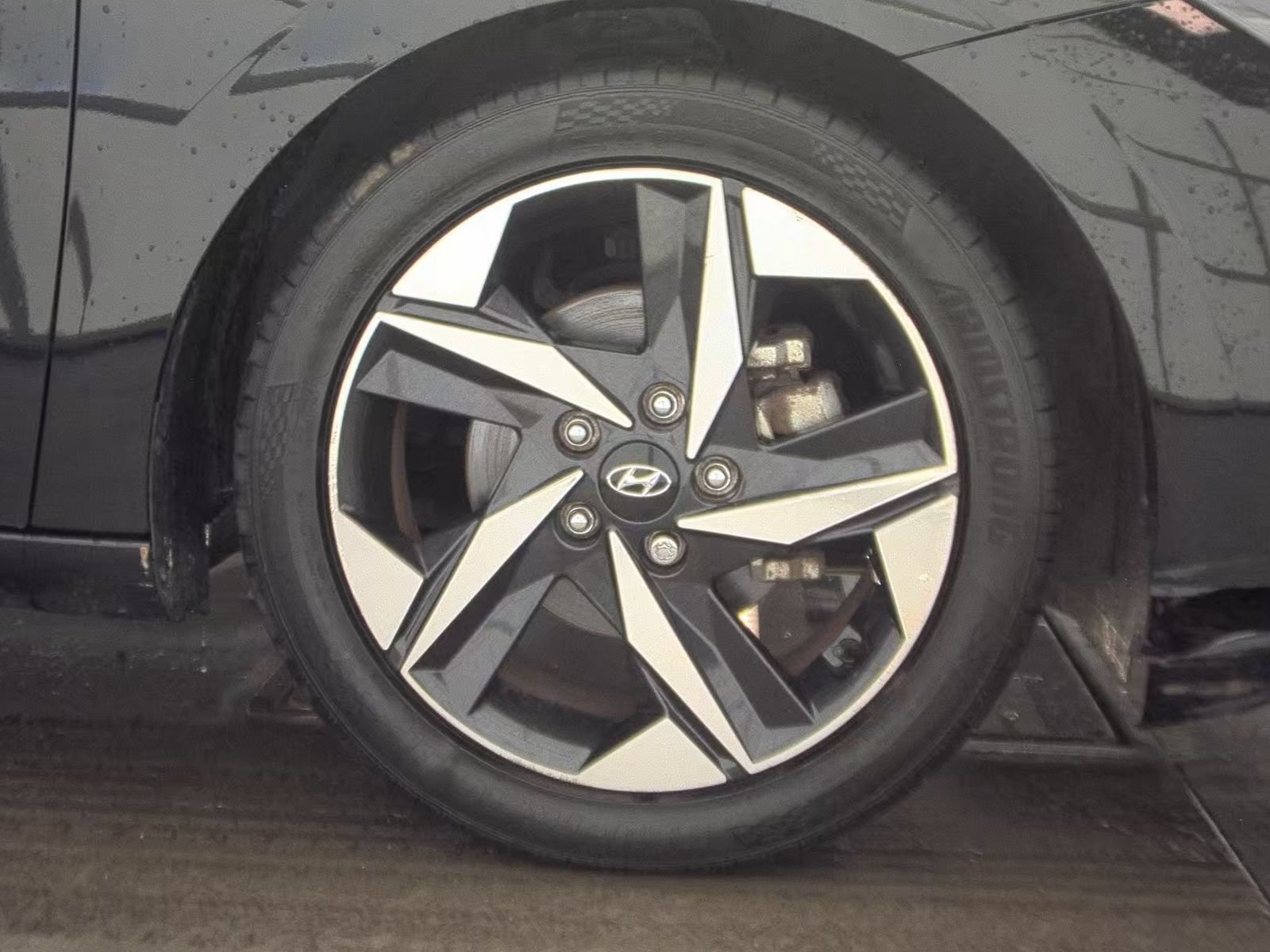 Used 2023 Hyundai Elantra Limited FWD image 11
