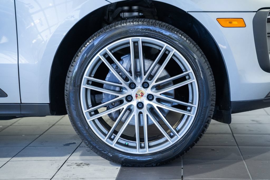 Used 2022 Porsche Macan AWD/4WD image 15