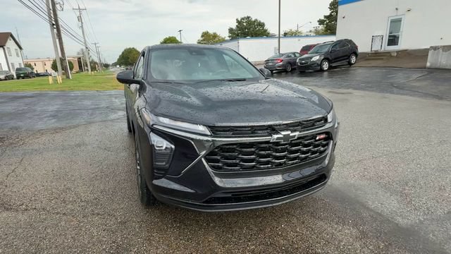 Used 2025 Chevrolet Trax RS FWD image 3