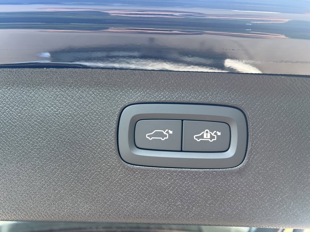 New 2026 Volvo XC90 B6 Plus w/ Protection Package Premier image 34