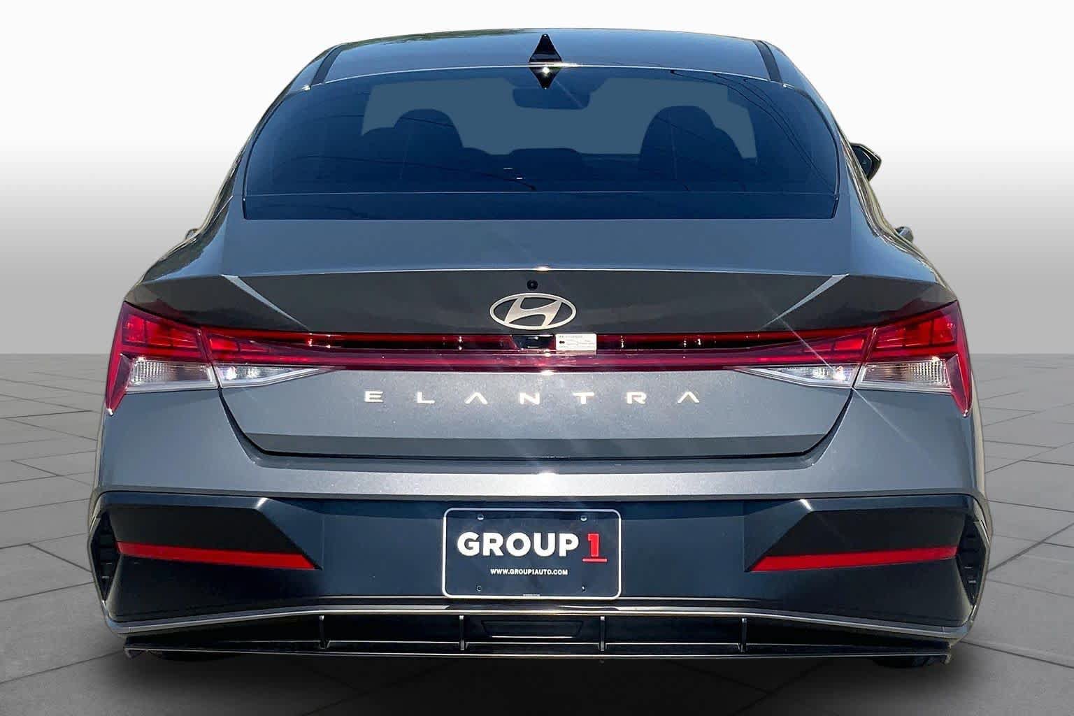 Used 2025 Hyundai Elantra SEL FWD image 5